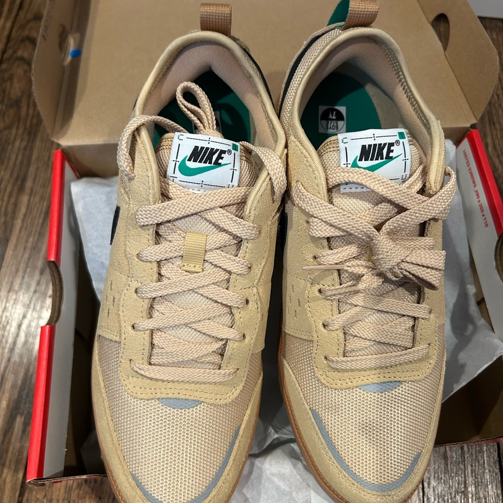 NWT Nike Unisex Sneakers Tan - Picture 2 of 6